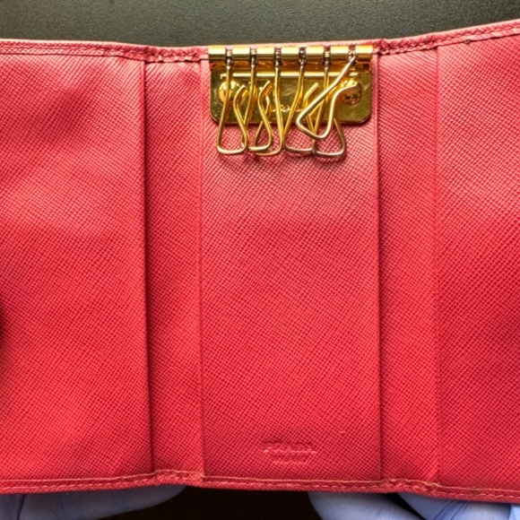 Authentic PRELOVED Pink Prada Saffiano Compact Key Wallet - Picture 4 of 7